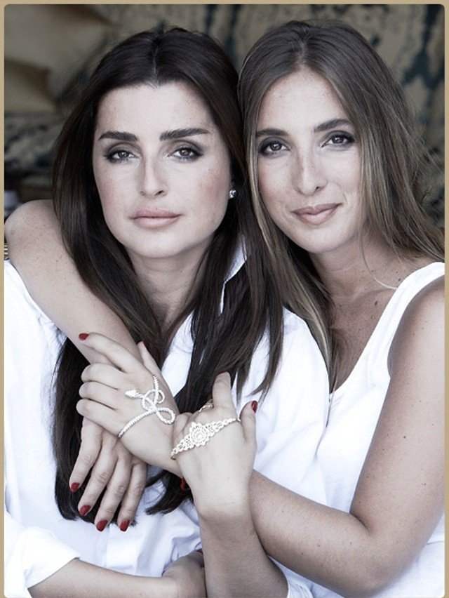 irmãs Sonia e Katia Gaydamak apresentaram o bracelete de mão