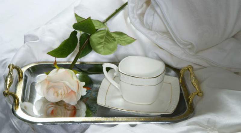 Chá de carqueja e rosa branca é uma forma de prevenir as varizes