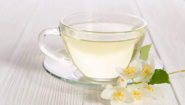 Chá branco ajuda a eliminar gordura em pouco tempo