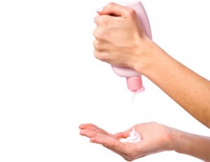 Foto ilustrativa de como hidratar a pele do corpo