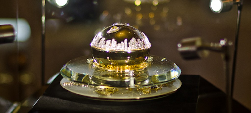 Golden Delicious Million Dollar Fragrance Bottle da DKNY (US$ 1 milhão)