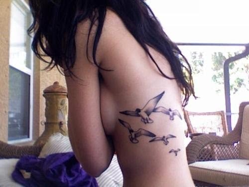 tatuagens-femininas-na-costela-15