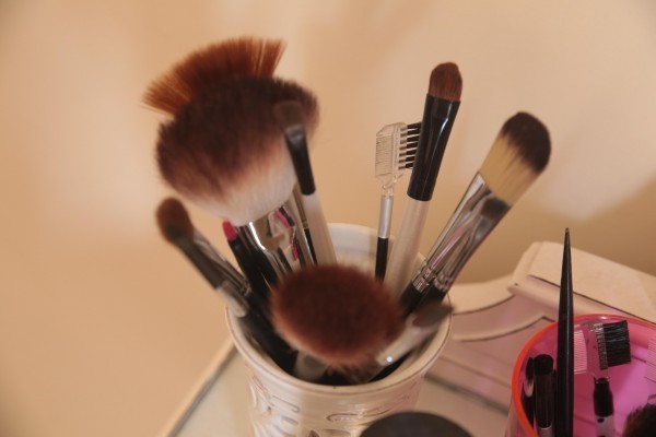 Para retocar a maquiagem leve seu kit pessoal e ajude a manter a maquiagem sem derreter