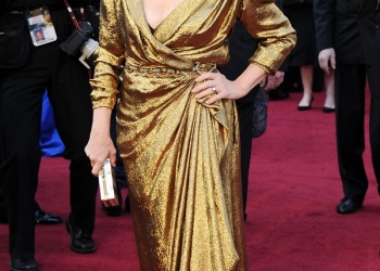 Meryl Streep mostra como combinar o esmalte com o vestido de festa