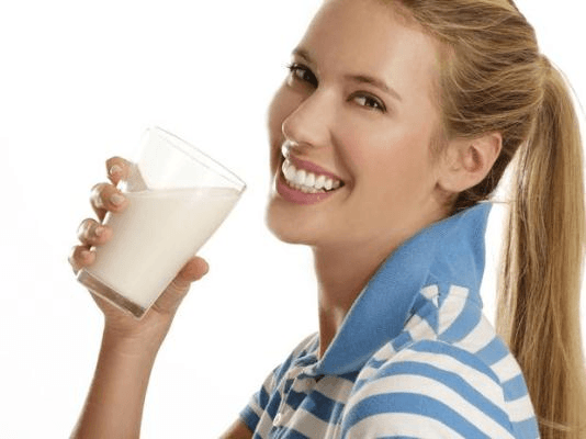 leite causa acne
