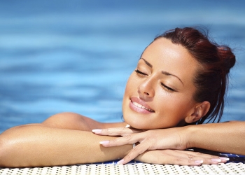 8 passos para você cuidar da pele no calor