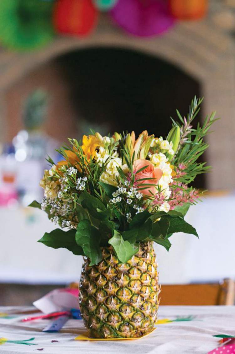 vaso para plantas e flores feito com abacaxi