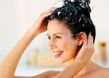 Hidratação natural pra deixar o cabelo mais liso com leite e amido de milho