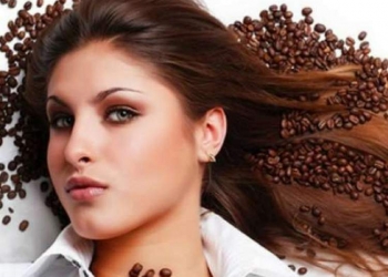 Descubra se o café acelera o crescimento do cabelo