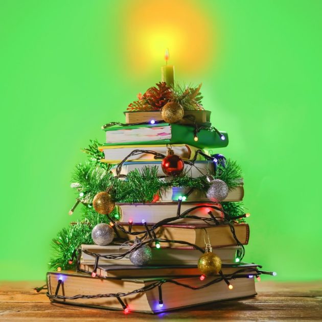 Decoração de Natal criativa usando livros