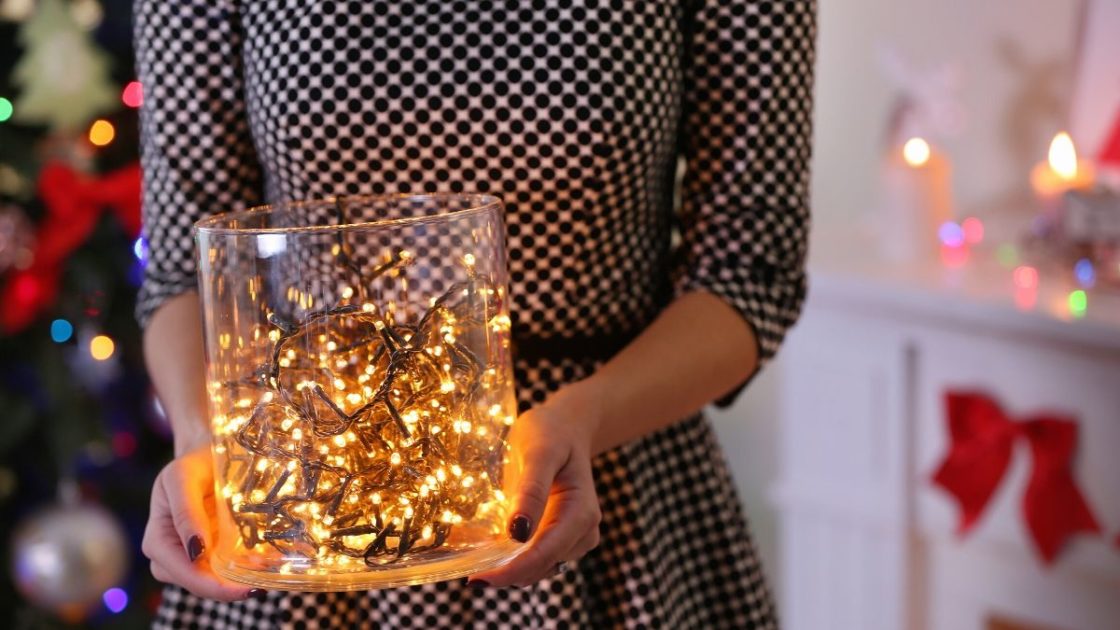 decoração com luzes na jarra