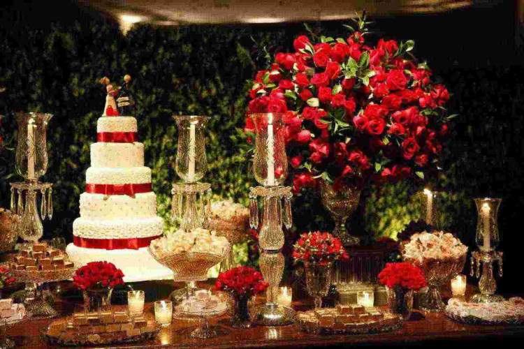 Rosas ficam lindas na decoração de casamento