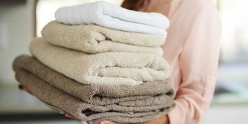 Truque caseiro faz toalha velha ficar nova