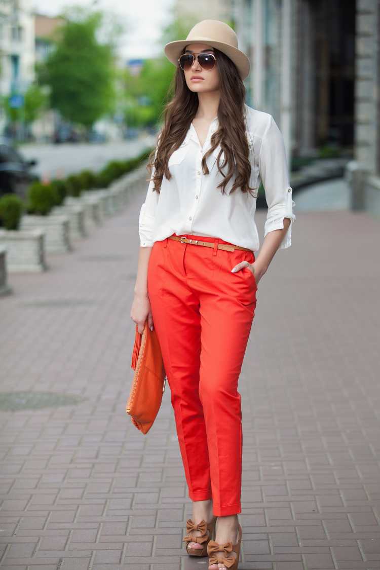 calça laranja é uma das tendências de inverno 2019