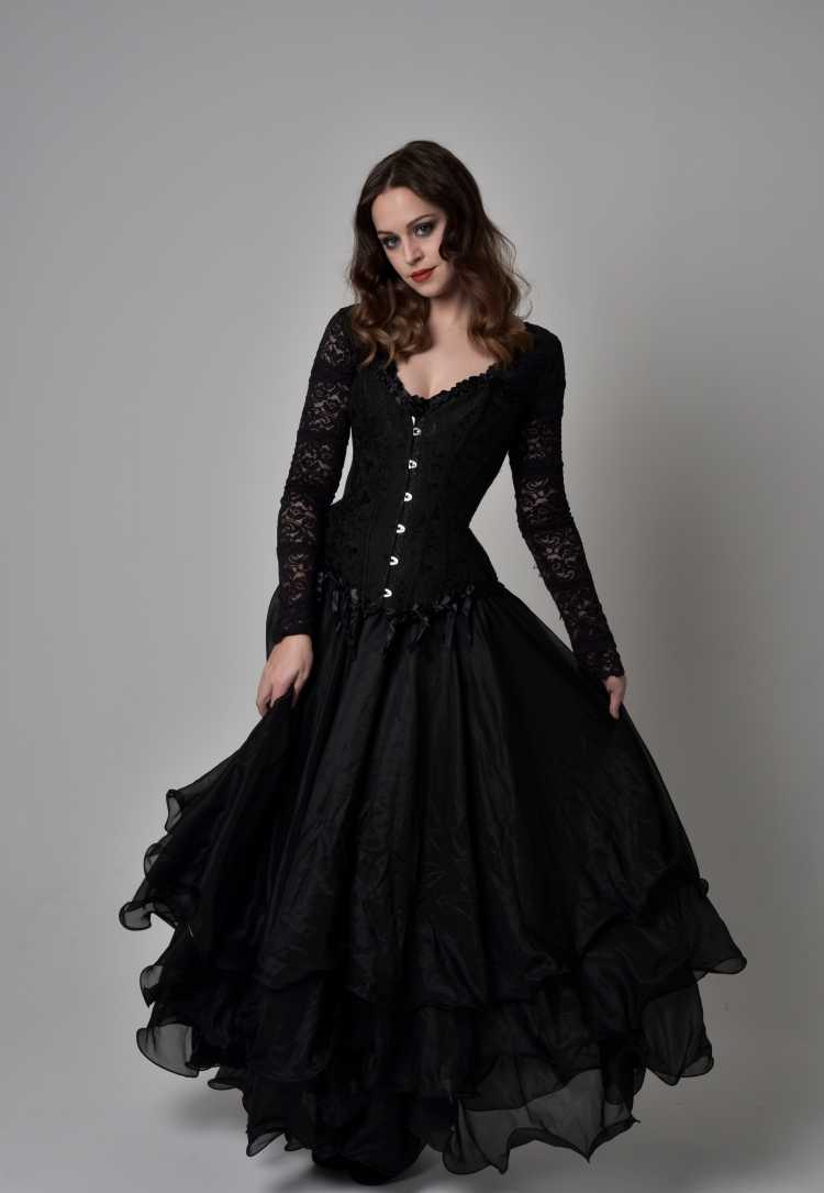 vestido de renda preto com saia rodada