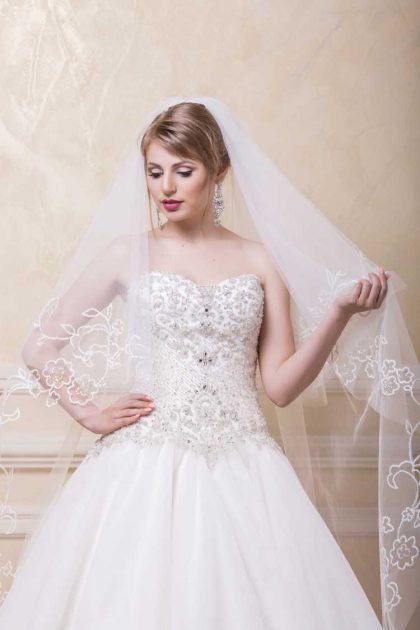 véu ideal para um vestido de noiva perfeito com cropped bordado