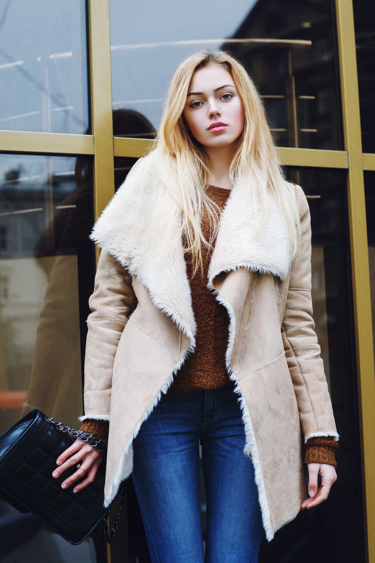 casaco de pele fake é uma das tendências deste inverno