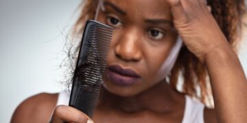 Como recuperar o cabelo afro quebradiço em casa