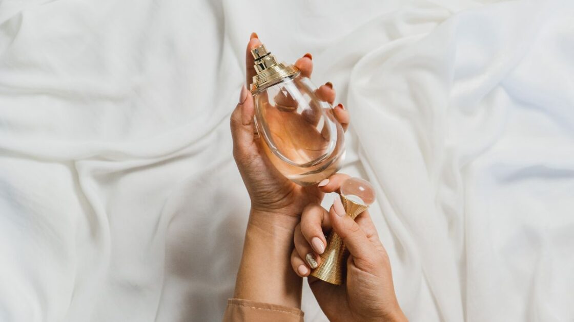 Os 8 Melhores Perfumes para Mulheres Maduras: Uma Fragrância para Cada Ocasião